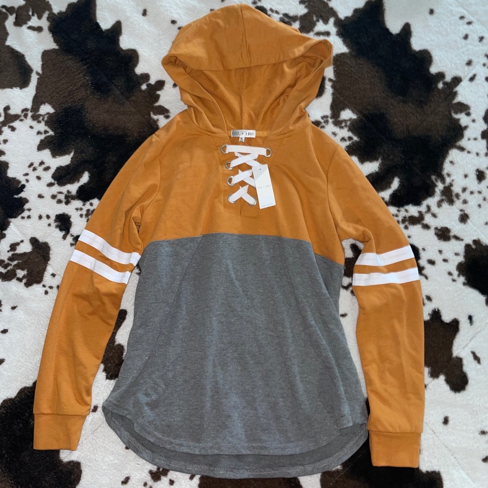 Long sleeve shirt/pullover from buckle